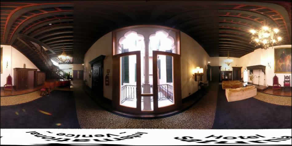 Hotel Satrunia Venice - Fireplace